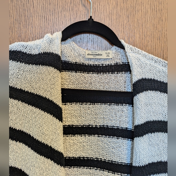 Abercrombie B&W Sweater - Picture 3 of 3